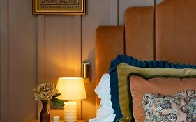 The Ragged Robin - A Heartwood Inn